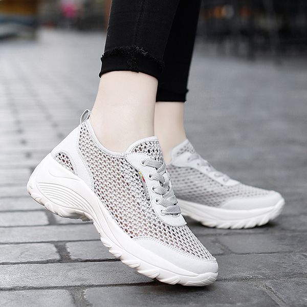 

2021 designer running shoes for women white grey purple pink black fashion mens trainers outdoor sports sneakers size 35-42 ep, White;red