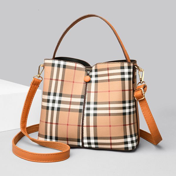

evening bag 2021 summer middle aged women's handbag large capacity bucket korean fashion mother's messenger trend