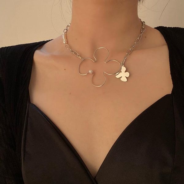 

chains 2021 kpop vintage silver color metal hollow flower pearl necklace clavicle chain for women aesthetic jewelry