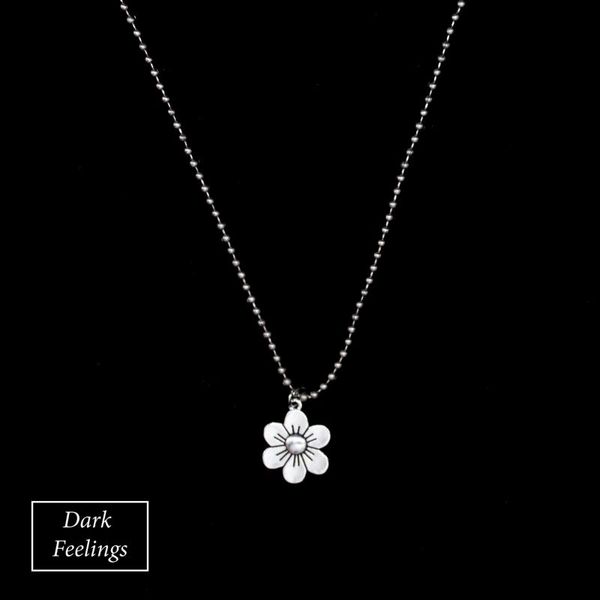 

ins korean elegant small flower earth cool hip-hopnecklace cherryblossoflowerpendantballpointnecklacenecklaceclothingdecoration. pendant nec, Silver