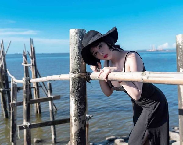 

dr bikini, White;black