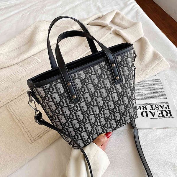 

70% off luxury design handbag women's small hand messenger wind letter printing woven vegetable basket pu leather surface shaping bucke