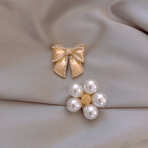 

sweet bow pearl versatile brooch elegant goddess coat suit, Silver