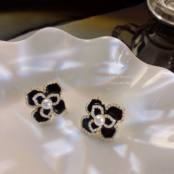 

fashion women's earrings flower shape 2021 popular alloy material inlaid natural pearl exquisite jewelry gift, Golden