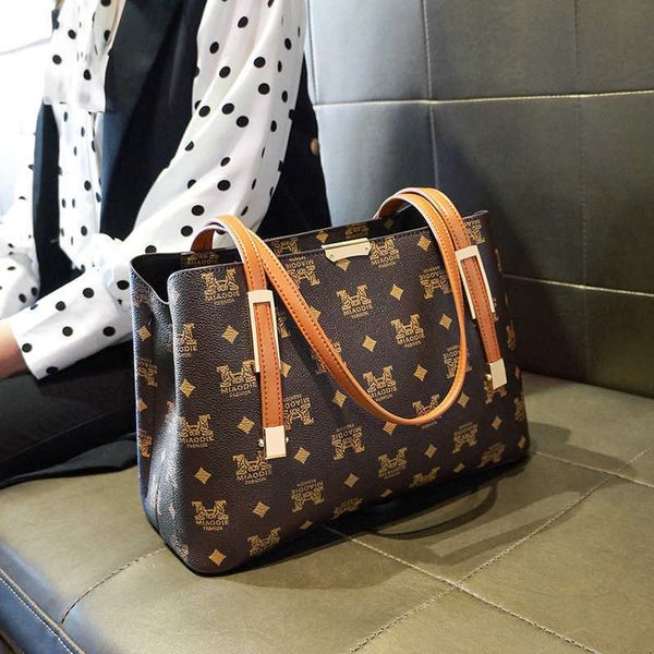 

luxury handbags hong kong 2021 women's fashion simple armpit bag versatile large capacity one shoulder msenger bag