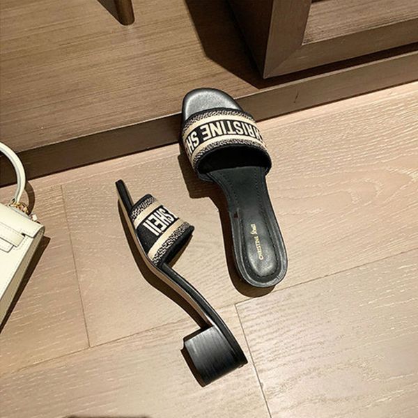 

slipper 2020 summer new d family letter embroidery leather thick heel one line slippers women's fashion beach sandalszly, Black