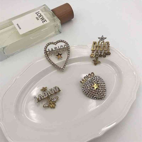

75%off outlet onlinestar's same family bronze old bee brooch with fashionable peach heart letter pin clothing, Gray
