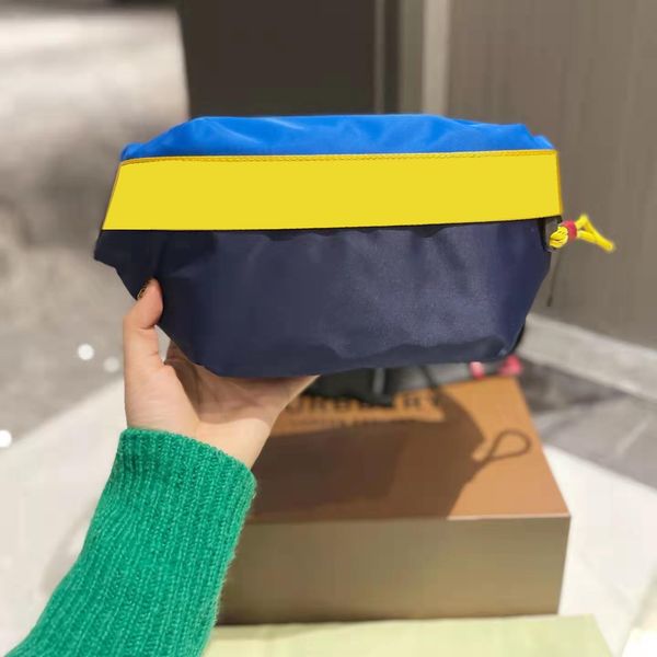 

luxury designers waist bags classic style fashion style men's and womens waistbags can hold mobile phone wallet key very beautiful good