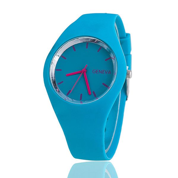 Women's Watch Trendy Ultra-Thin Wristwatches Men com pulseira de silicone de cor creme