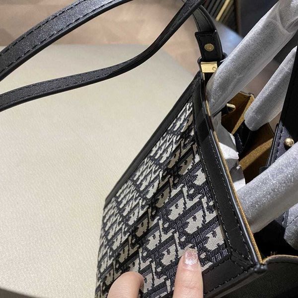 

2021 casual fashion portable shoulder bag handbag