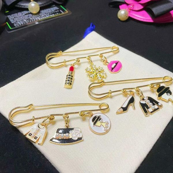 

party favor brooch, decoration, hat, lipstick, dress style, love gift