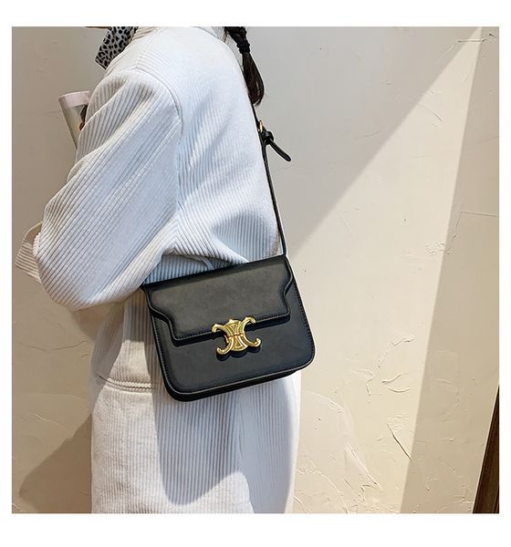 

triumphal single shoulder female messenger bag