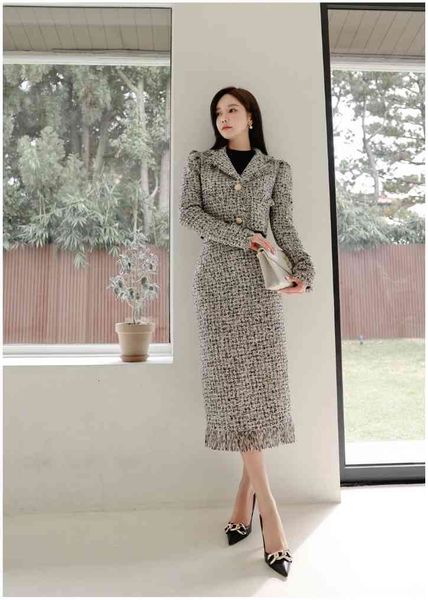 

korean style spring and autumn temperament v-neck double button + hip skirt suit, White