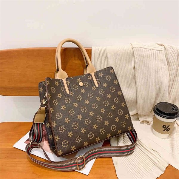 

designer sale texture bag women's 2022 new fashion portable shoulder personalized versatile messenger bag tote