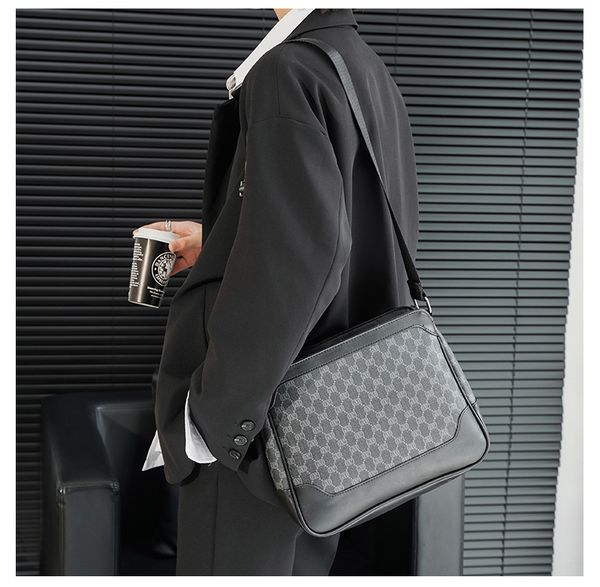 

luxury designers shoulder bags messenger mens handbags three style backpack tote crossbody purses womens leather clutch wallet letter print