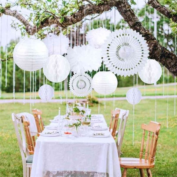 Elegante weiße Hochzeitsdekoration Set 12 stücke Papier Fans Laternen Boneycomb Bälle Pom Blume Ereignisse Hochzeit Ehe Dekoration 210925