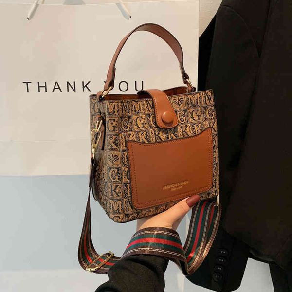 

2022 factory outlet small women's bag spring and autumn new fashion wide shoulder messenger foreign style single shoulder bucket bag mc