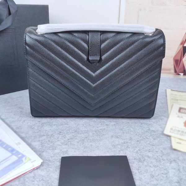 

2021 latest style front of flip bag shoulder straps can be shortened 487208 show the long shoulder style magnetic four-button seal bags