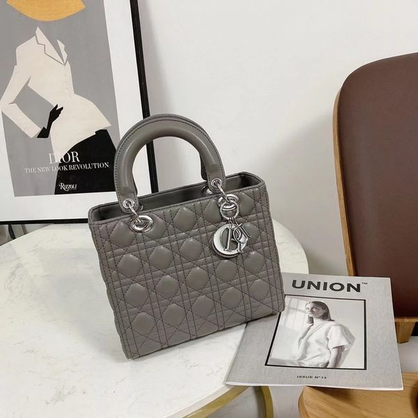 

luxury herme handbags and storage 2021 new patent leather sheepskin d family mini princess one shoulder cross carry versxvbk