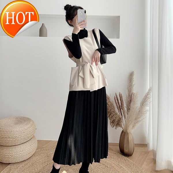 

women's t-shirt piece suit of pleated skirt waistcoat, White