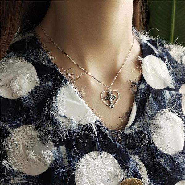 

pendants romad silver hollow heart cross shape religious jesus crucifixion pendant necklace for women accessories r5, Black