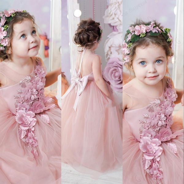 2021 Cute Pink Flower Girls Abiti per matrimoni Gioiello Collo Appliques in pizzo con fiori 3D Tulle Principessa Fiocco Compleanno Bambini Ragazza Abiti da spettacolo