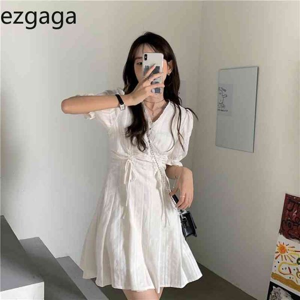 Ezgaga Frauen Kleid Koreanische Mode Sommer Kurzarm V-ausschnitt Spitze-up Solide Schlanke Hohe Taille Weiß Süße Chic Damen vestidos 210430