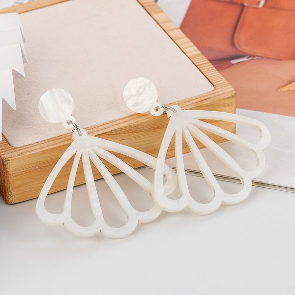 

fashion imitation shell acrylic carbonated plate dangle earrings temperament pendant earrings simple white jewelry, Silver
