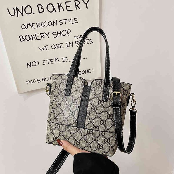 

2022 factory wholesale hand women's fashion travel leisure trend single shoulder diagonal bag