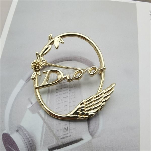 

85% off factory clearance light luxury high decoration fashion brooch hip hop pin clothing simple woman, Gray