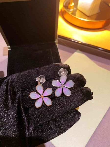 

stud earrings v family japanese purple flower with s925 silver ear nails, Golden;silver