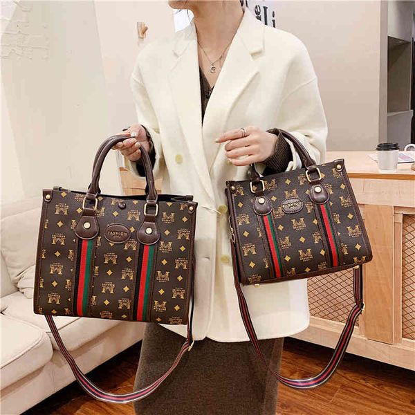 

2022 factory wholesale new autumn and winter fashion large capacity tote personality trend portable single shoulder messenger bag female