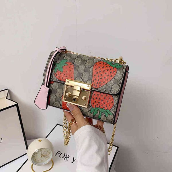 

80% off shop clearance bag women's autumn new fashion foreign style small square fresh, sweet and lovely strawberry one shoulder chain