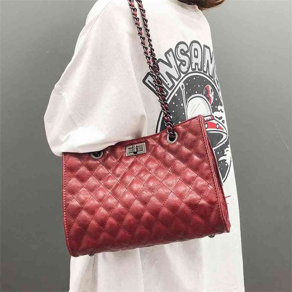

shell one shoulder 2020 new fashion versatile women's chic chain capacity messenger bag