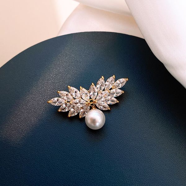 

luxury full rhinestone angel wings brooch pins elegant pearl crystal all-match brooch gift fashion accessory womens corsage pindio chan cont, Gray