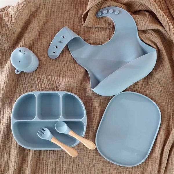 

baby cutlery divider plate with lid fresh-keeping food grade silicone wooden handle fork spoon straw cup children's gift 220209