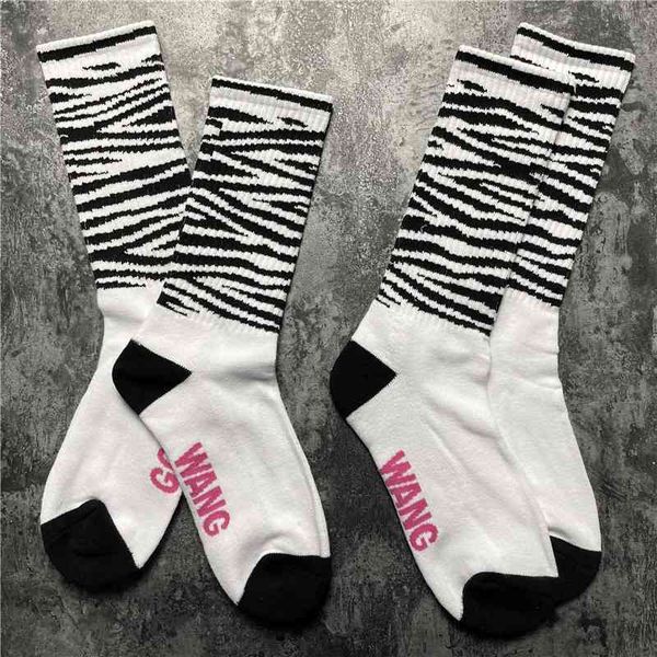 

white and black 2021fwss in stock socks women men 100% cotton basketball socks