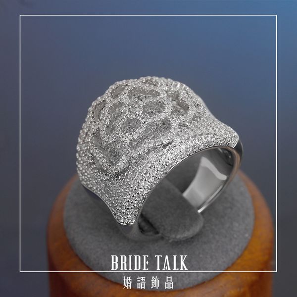 

cubic zircon versatile european and american of women's rings korea fashion exaggerated camellia crystal female finger ring, Slivery;golden