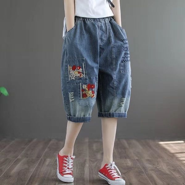 

2021 arrival of the female summer casual loose elastic waistline harem pants woven cotton embroidery hole design denim calf-length jeans, Blue