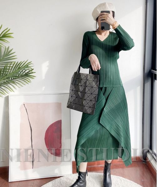 

dress long low-cut shirt + irregular skrit suit stock, White