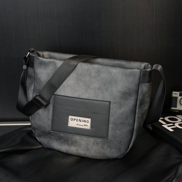 Fabbrica all'ingrosso uomini pelli borse a tracolla grande capacità retrò jiaozi borsa street trend borsa in pelle outdoor semplice zaino per il tempo libero joker