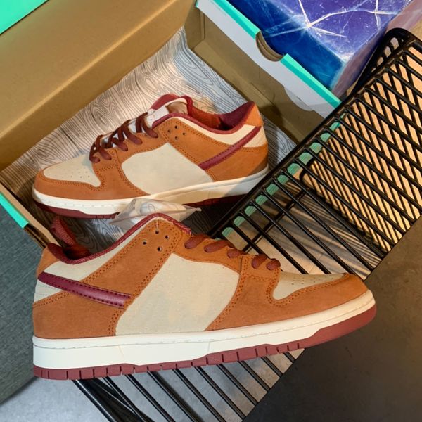 

2021 men women running shoes basketball shoess sb low pro qs dancing bear valentine's day limited sports shoes chunky strange love unc
