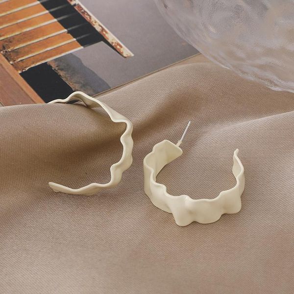 

Vintage White Matte Metal C-shaped Earrings Simple Irregular Wave Hoop For Women Fashion Trip Gifts Jewelry & Huggie, Golden;silver