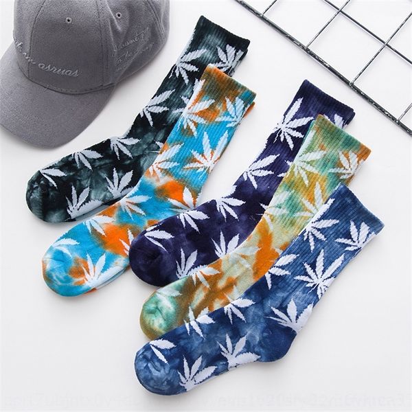 

7kt autumn and hosiery wintercotton tie dyed medium medium maple leaf semi terry middle tube socks kenaf leaf men's and women's socks, Black;white