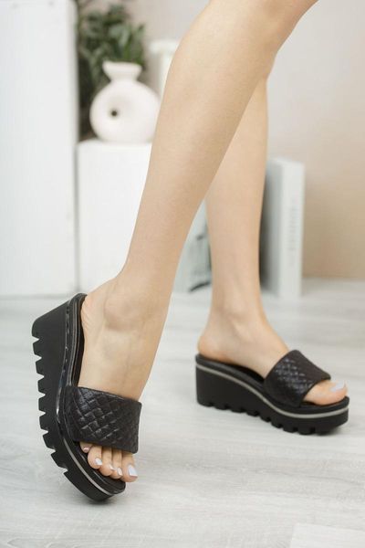 

slippers black shiny high-heeled