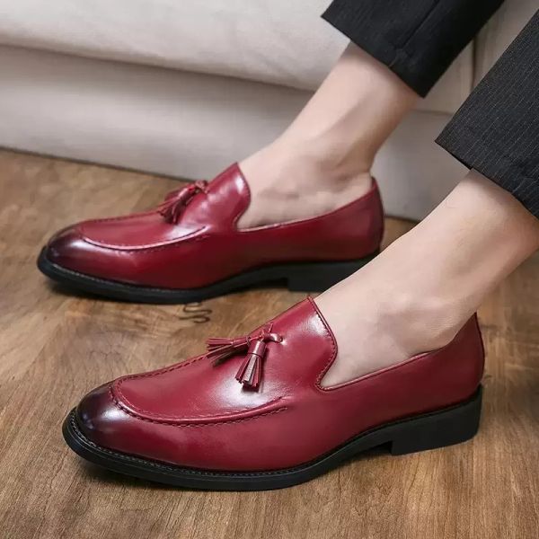 Siyah kırmızı püskül kolye sivri daire oxford ayakkabı erkekler rahat loafers resmi elbise ayakkabı zapatos hombre vestir