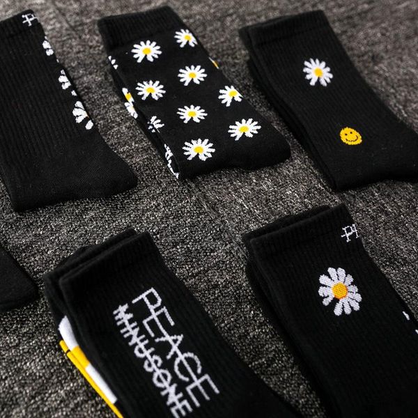 

socks & hosiery 2021 daisy cool female gd ins trend male korean style women high-peace harajuku kawaii black crew, Black;white