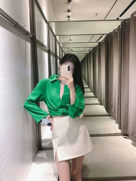 

dhl summer 2021 new versatile fashion pleat decorative slim short shirt, White