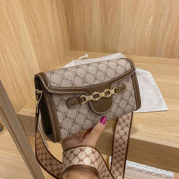 

2022 factory outlet online red texture female printed broadband messenger popular one shoulder small square bag
