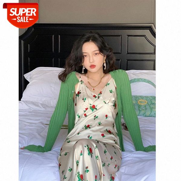 

french retro women's v-neck tight-fitting short knit thin long-sleeved cardigan jacket, clothing #mm4l, White